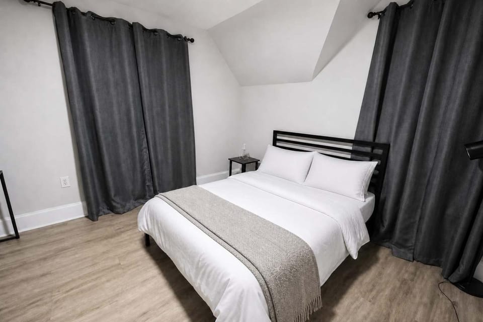 2 Story Home for Families-Sleeps 12 pax- 5 min Downtown House in Chelsea