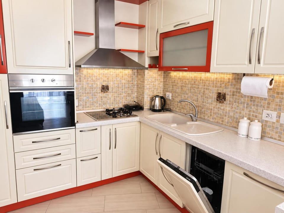 Coffee/tea facilities, Kitchen or kitchenette, dishwasher, oven, toaster