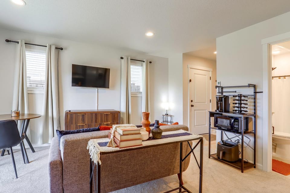PNW Home Base! Gresham Studio w/ Patio Apartment in Gresham