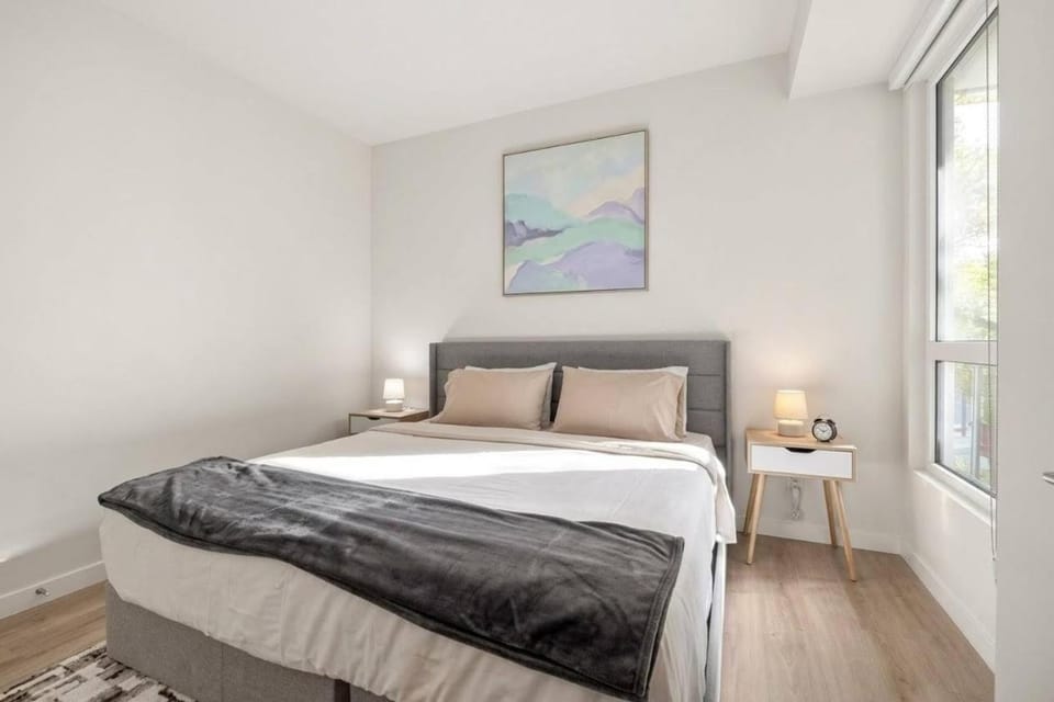 Modern Hollywood 1BR FREE Parking Pool Apartment in West Hollywood