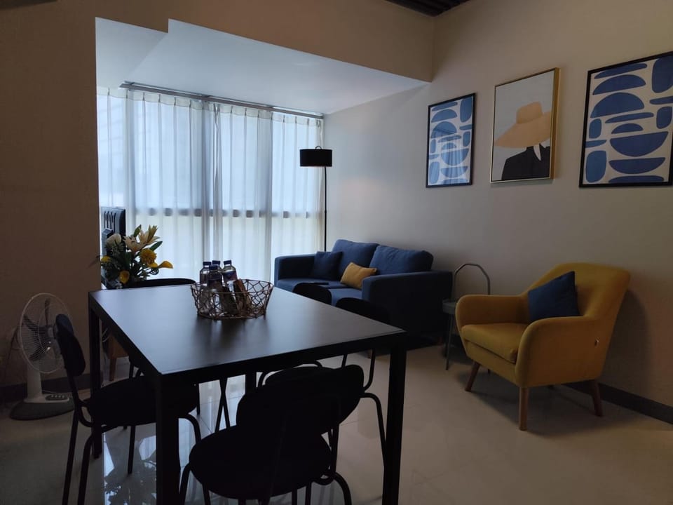 Uptown Parksuites Tower 1 Apartment hotel in Makati