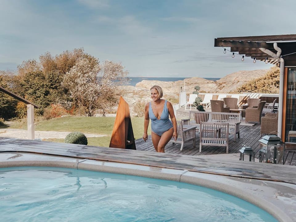 Patio, Hot Tub, Balcony/Terrace, Guests, Pool view, Sea view, Swimming pool
