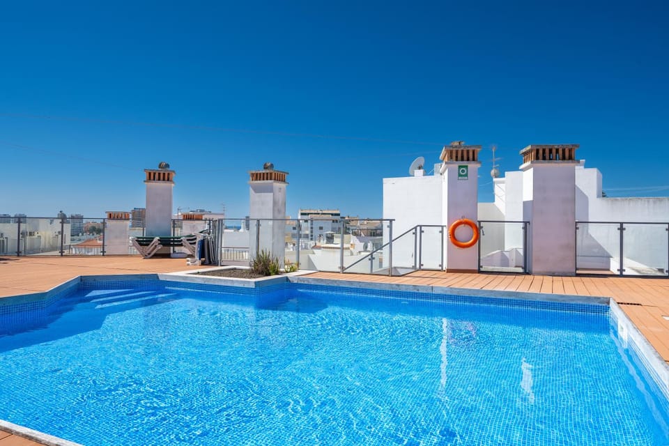 Pool view, Swimming pool, sunbed