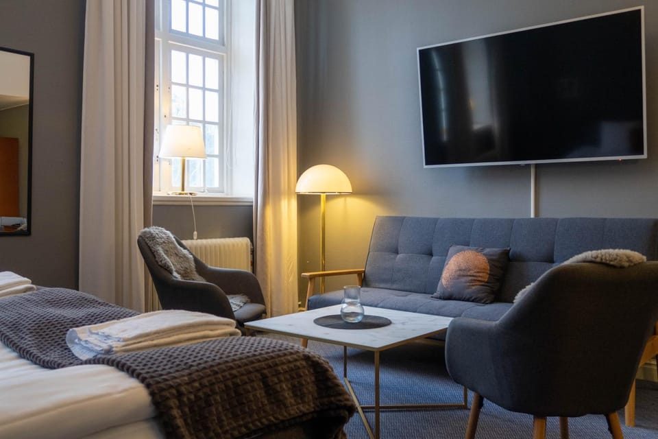 Living room, Seating area