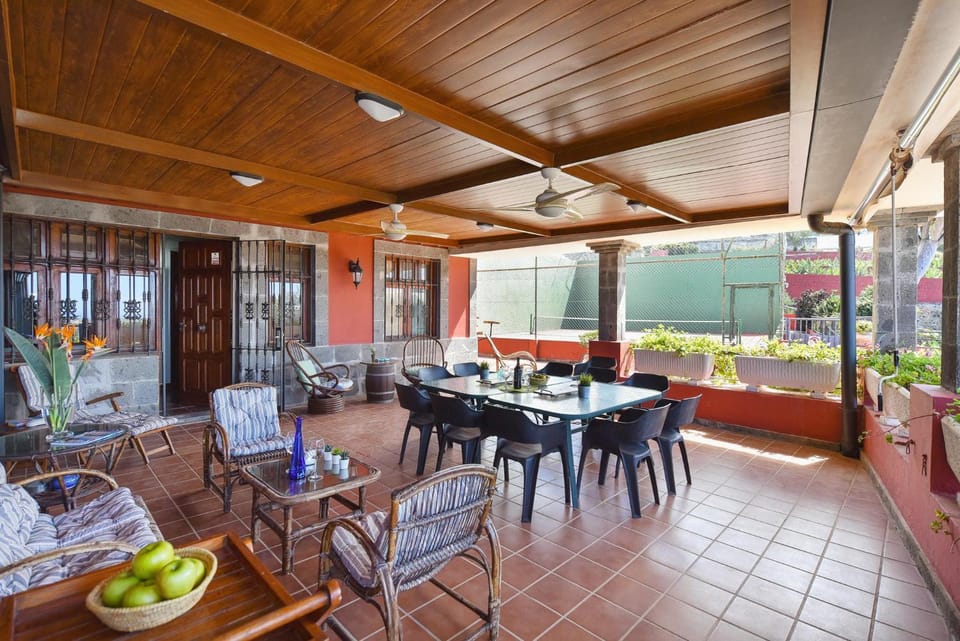 Patio, Dining area
