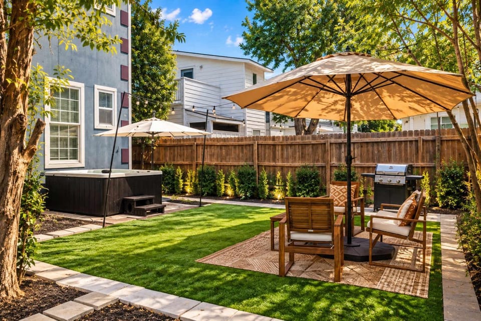Central Austin Luxury - Hot Tub - Game Room - Private Gate House in Austin
