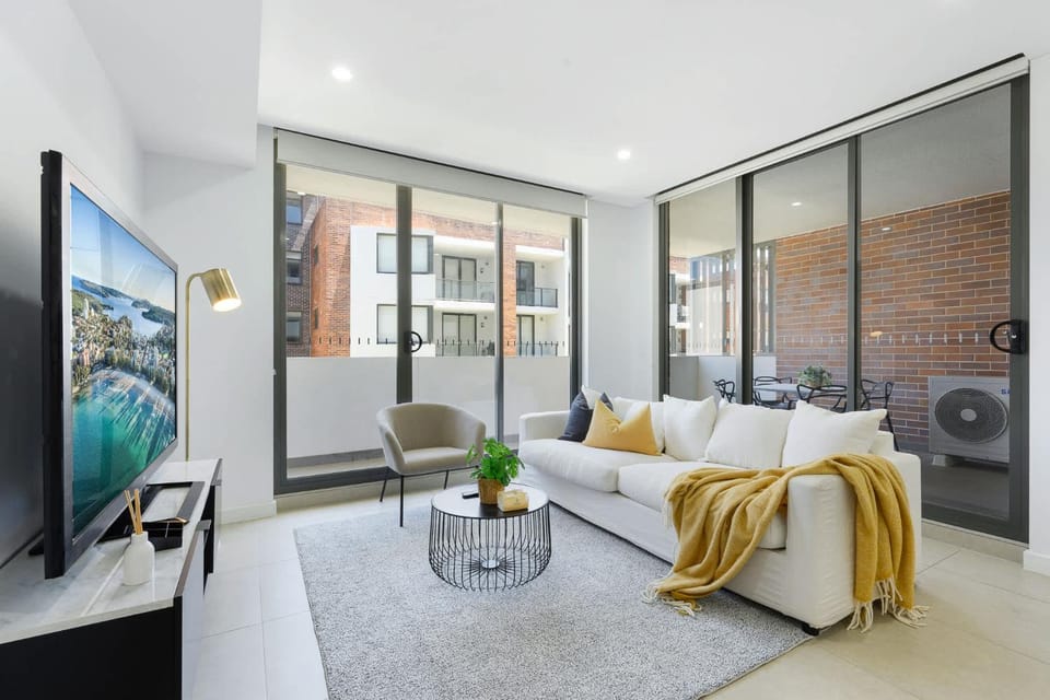 Modern 1BR and Study Near Airport Shops & Parking Apartment in Mascot