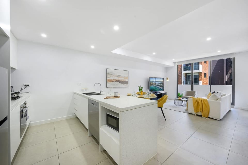 Modern 1BR and Study Near Airport Shops & Parking Apartment in Mascot