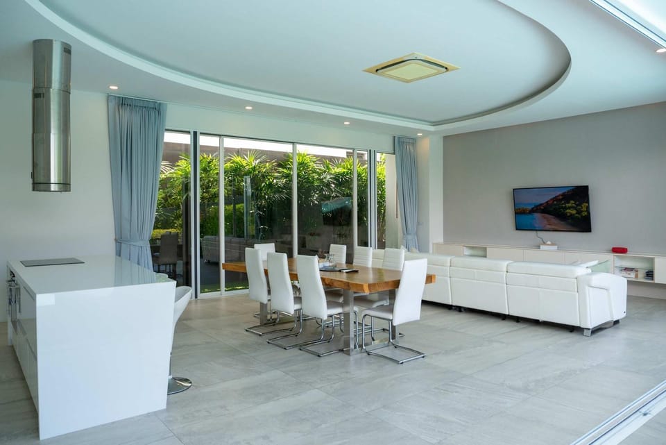 Modern 4BR Villa with Private Pool & Mountain Views Villa in Choeng Thale