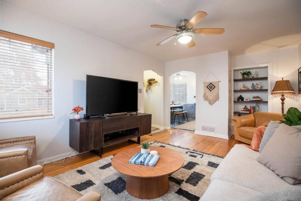 Sugar House Basecamp 4BR Near Park and Dining Sleeps 10 Near Skiing House in Salt Lake City