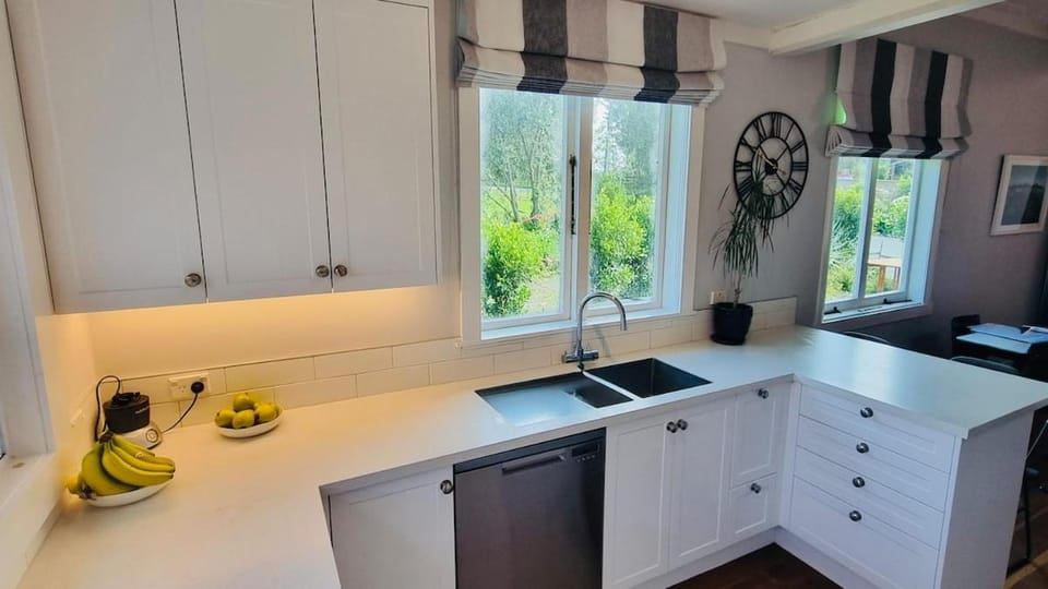 Mangawhai Villa, Poolside Days & Starry Spa Nights Villa in Northland