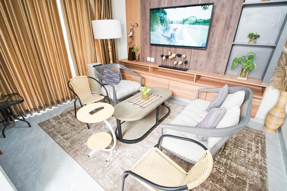 Communal lounge/ TV room, TV and multimedia, Seating area