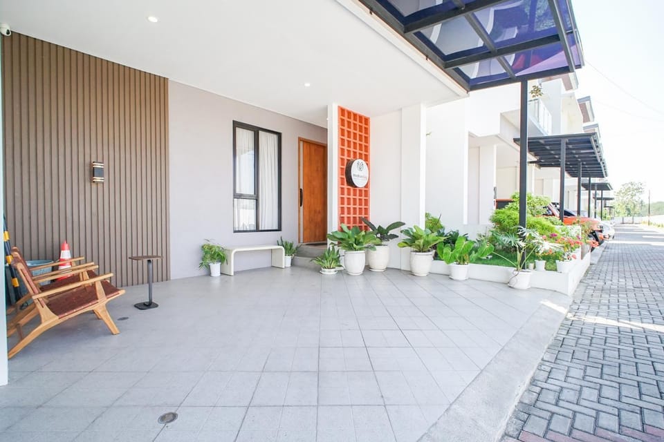 Property building, Seating area