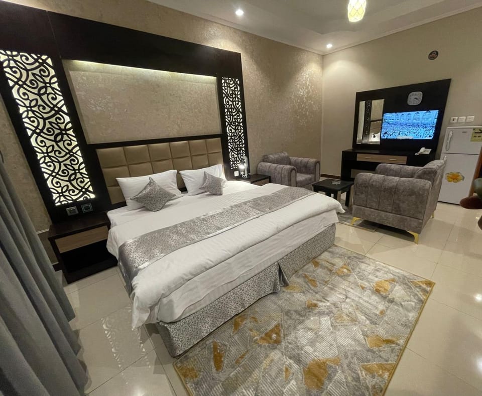 Bed, TV and multimedia, Bedroom
