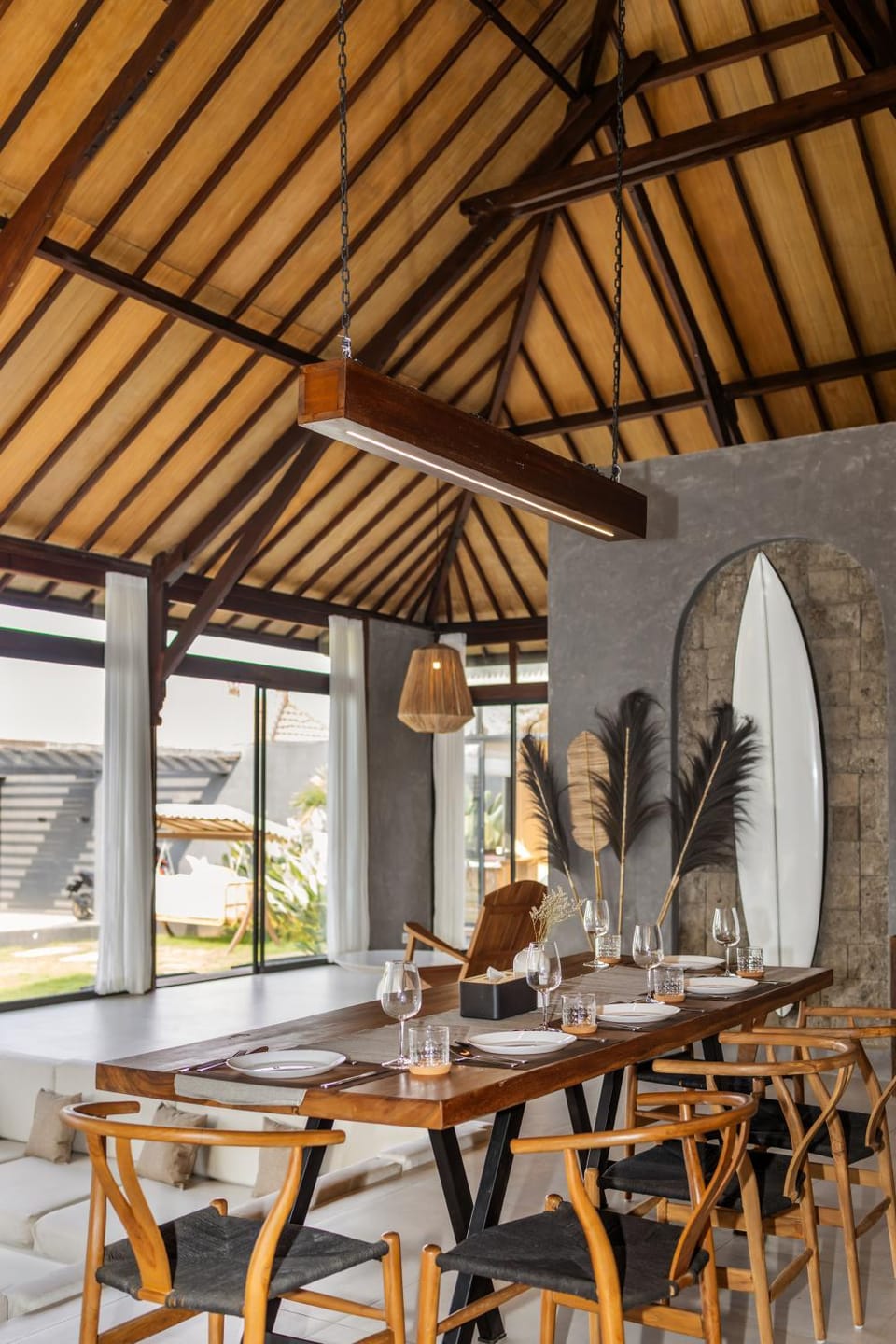 Chic 4BR Villa Near GWK, Pool, Sauna & Firepit Villa in Kuta Selatan