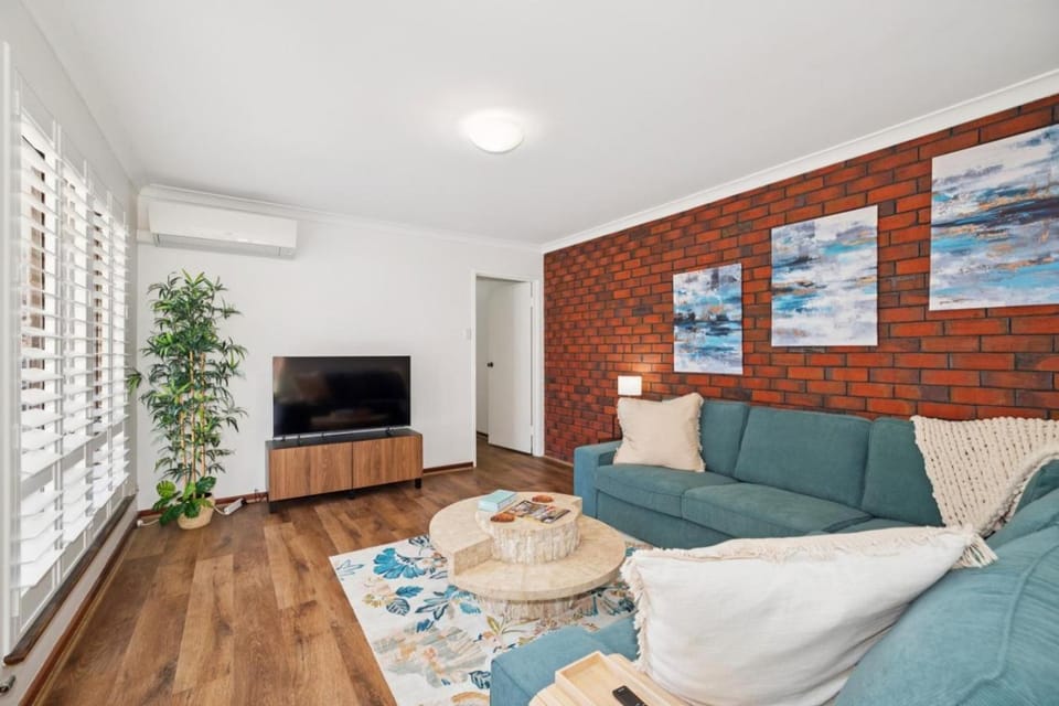 TV and multimedia, Seating area