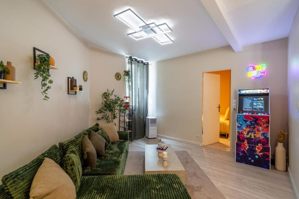 Cinéma Chill Room Netflix Arcade Apartment in Toulon