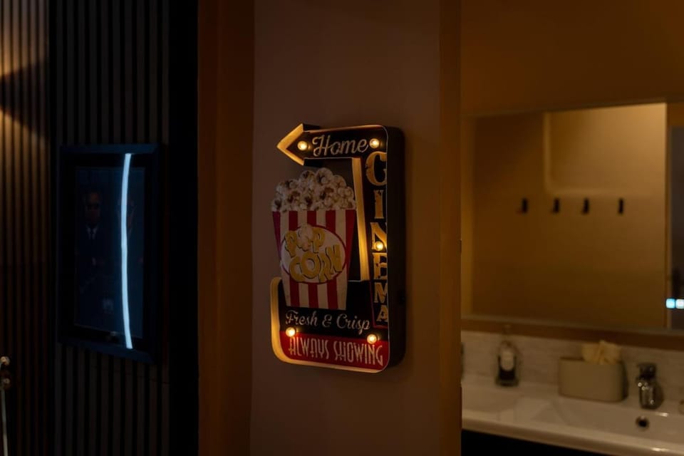 Cinéma Chill Room Netflix Arcade Apartment in Toulon