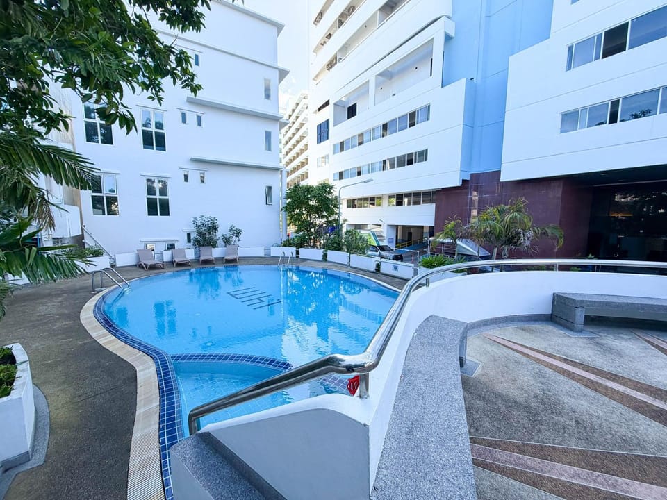 Swimming pool, sunbed