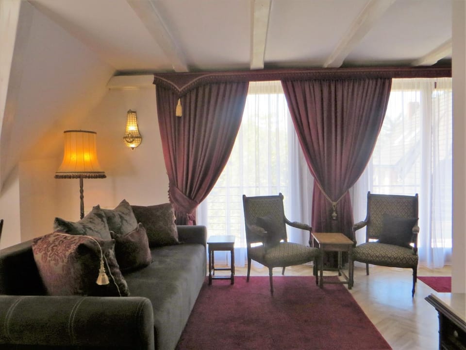Day, Living room