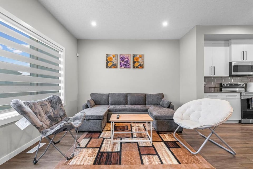 3BHK Close to Airport Backyard Single Family House in Edmonton