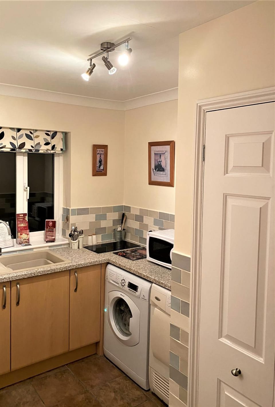 Kitchen or kitchenette, Communal kitchen