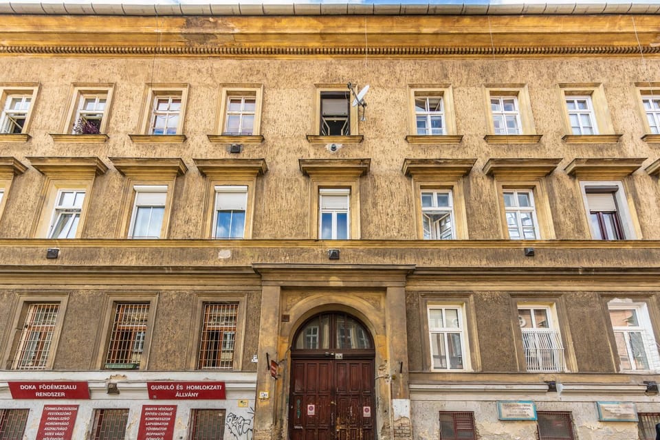 Property building, Facade/entrance
