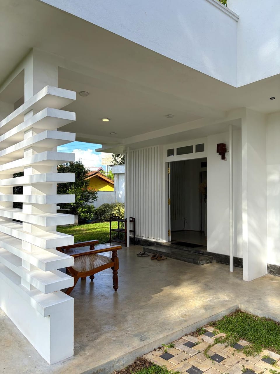 Property building, Patio, Facade/entrance, Balcony/Terrace
