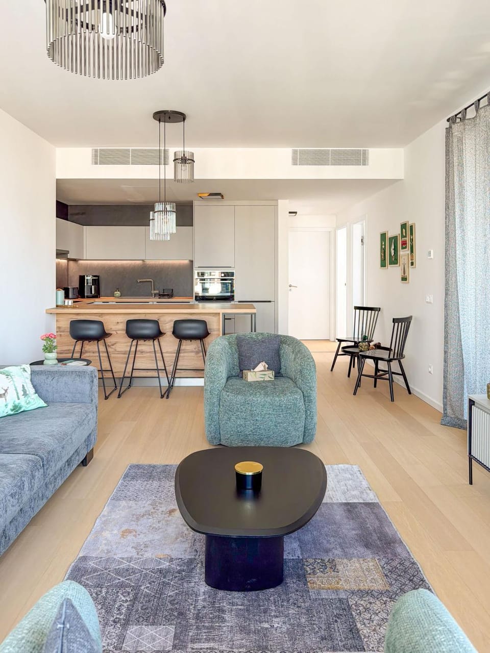 Kitchen or kitchenette, Living room, Seating area, air conditioner