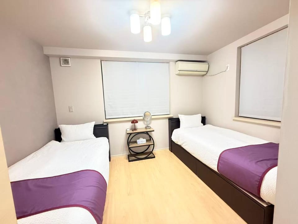 Bed, Photo of the whole room, Bedroom, internet, air conditioner