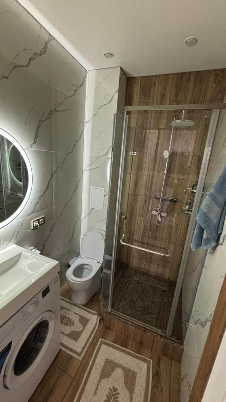 Стильная 3-комнатная квартира с отдельной спальней и кухней Apartment in Kazakhstan