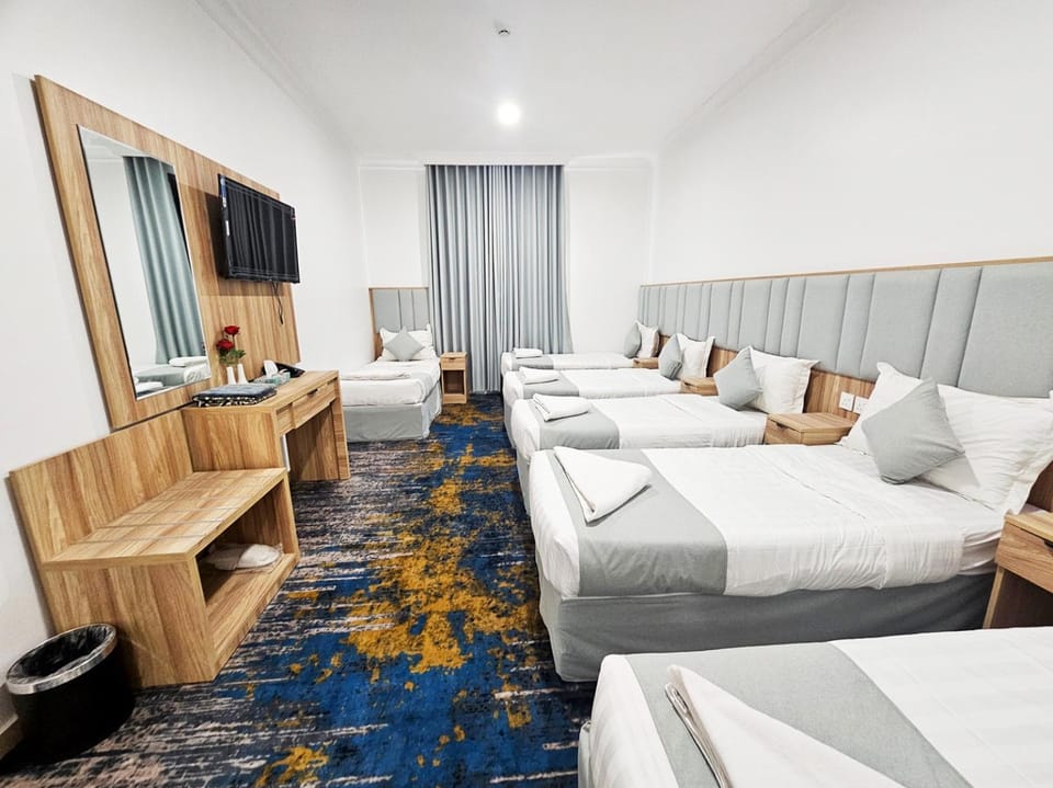 Bed, TV and multimedia, Living room, Bedroom