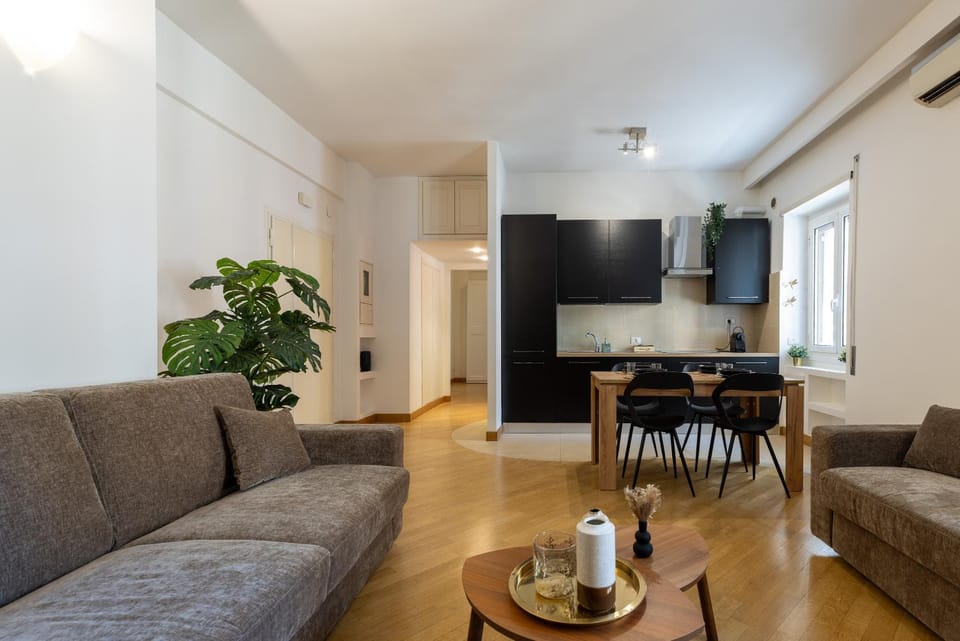 TV and multimedia, Coffee/tea facilities, Kitchen or kitchenette, Living room, Seating area, Dining area