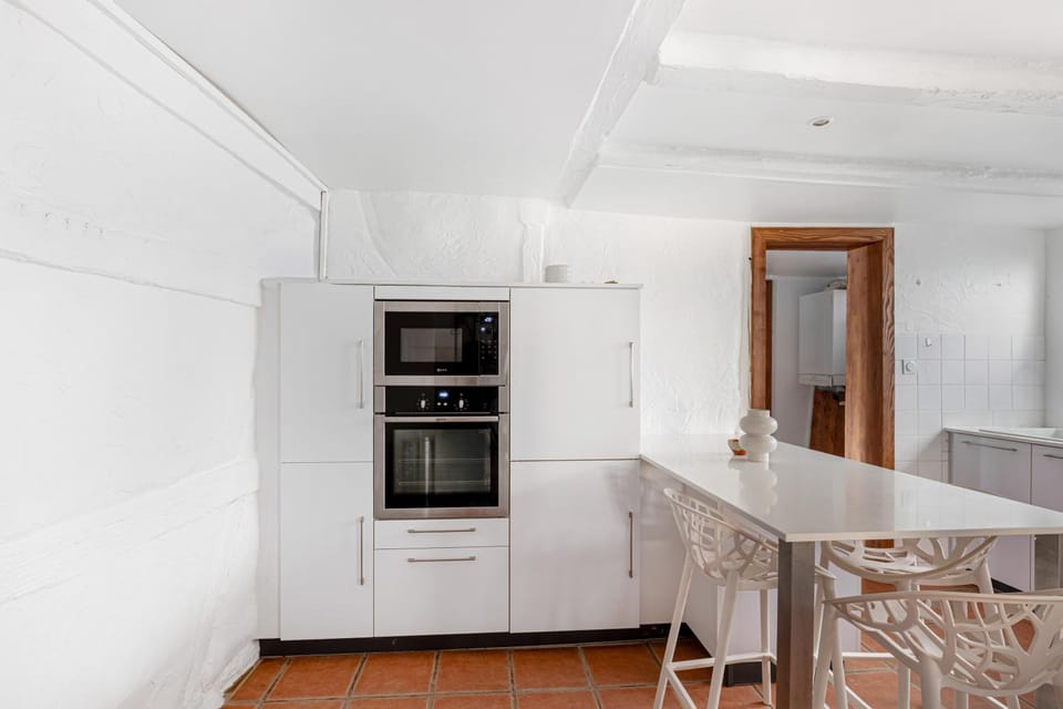 Dining area, oven, kitchen
