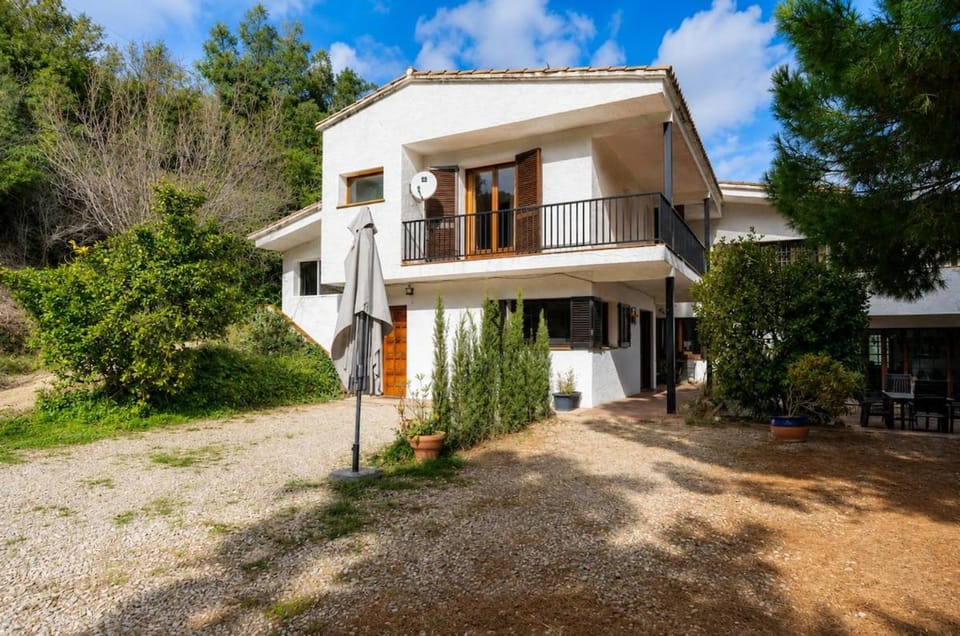 CAN SOLER Farmhouse with pool, forest, St Iscle de Vallalta House in Maresme