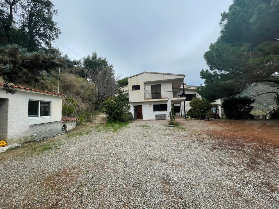 CAN SOLER Farmhouse with pool, forest, St Iscle de Vallalta House in Maresme
