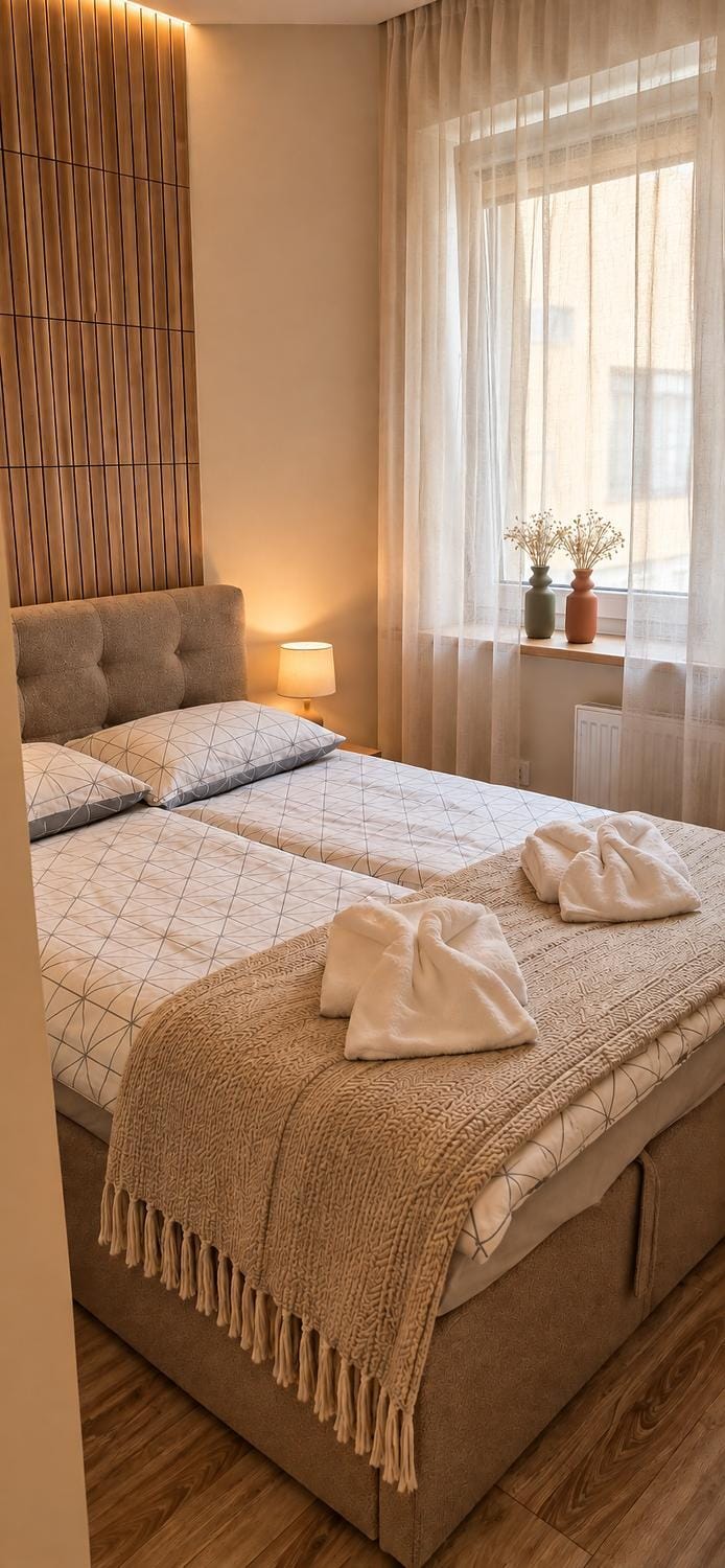 Bed, Bedroom, towels