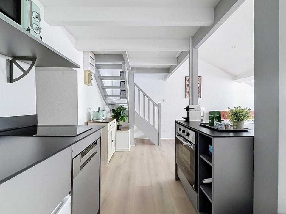 Kitchen or kitchenette, dishwasher, oven, stove