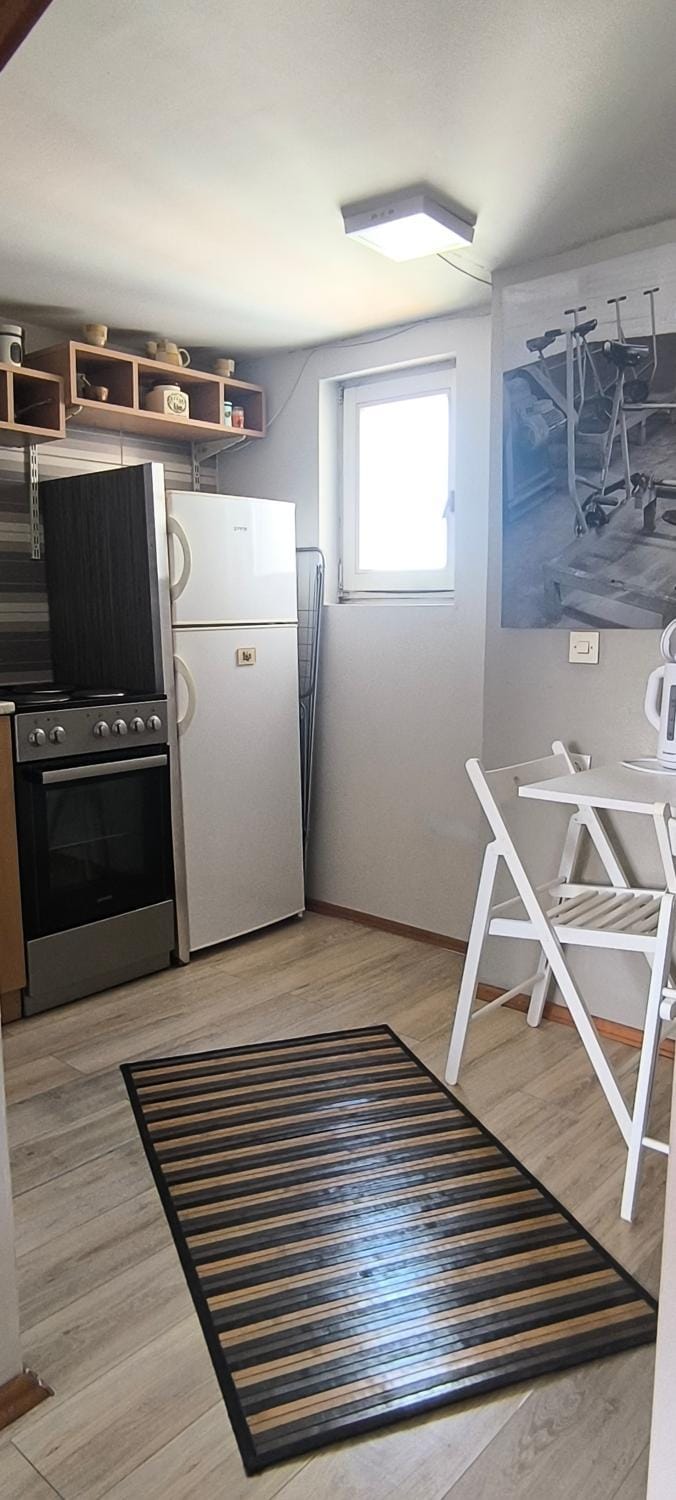 Kitchen or kitchenette, oven, stove