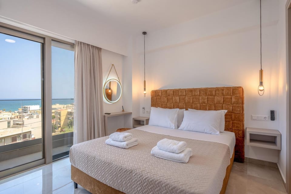 Bed, Natural landscape, View (from property/room), Balcony/Terrace, Photo of the whole room, Bedroom, Sea view, towels