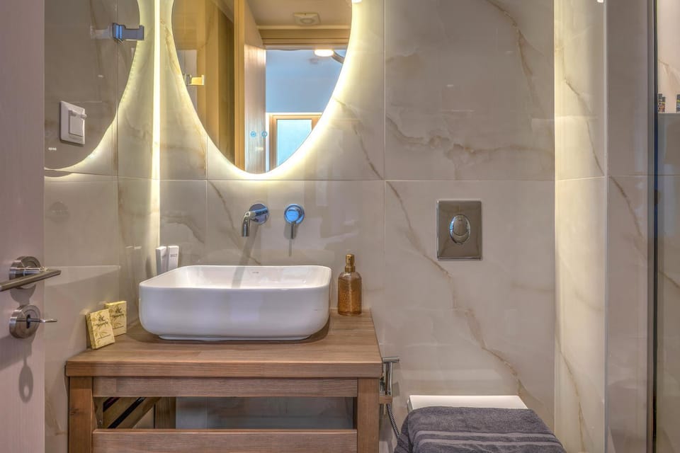 Sunset 300m from Beach, Heated Pool, Jacuzzi and Gym Villa in Rethymno