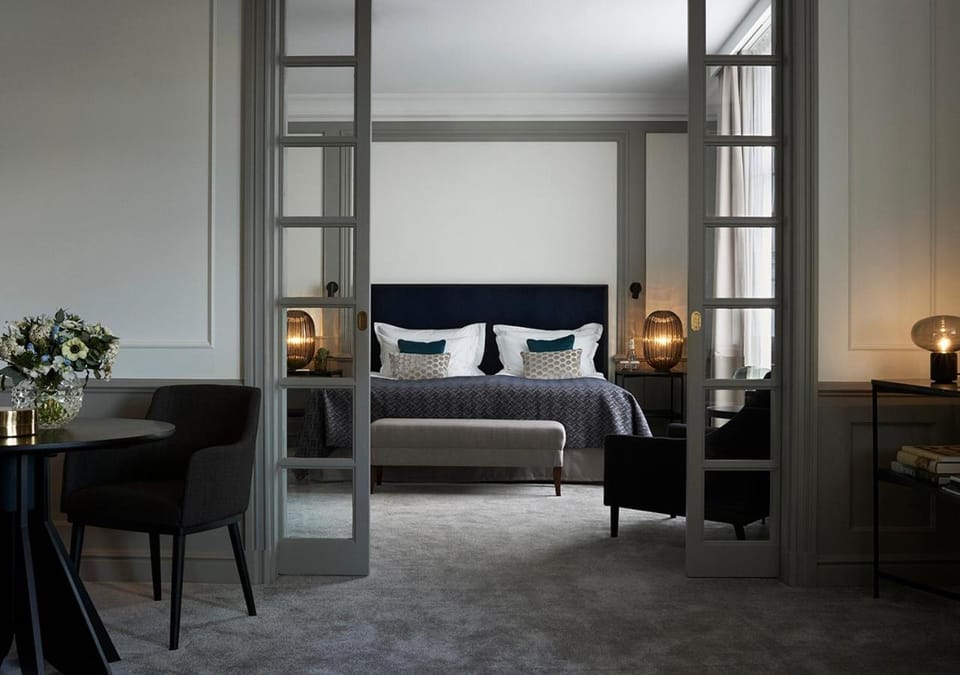 Seating area, Bedroom