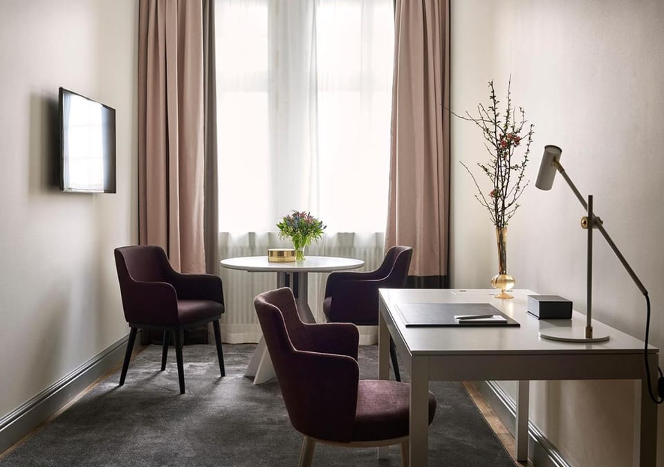 Living room, Seating area