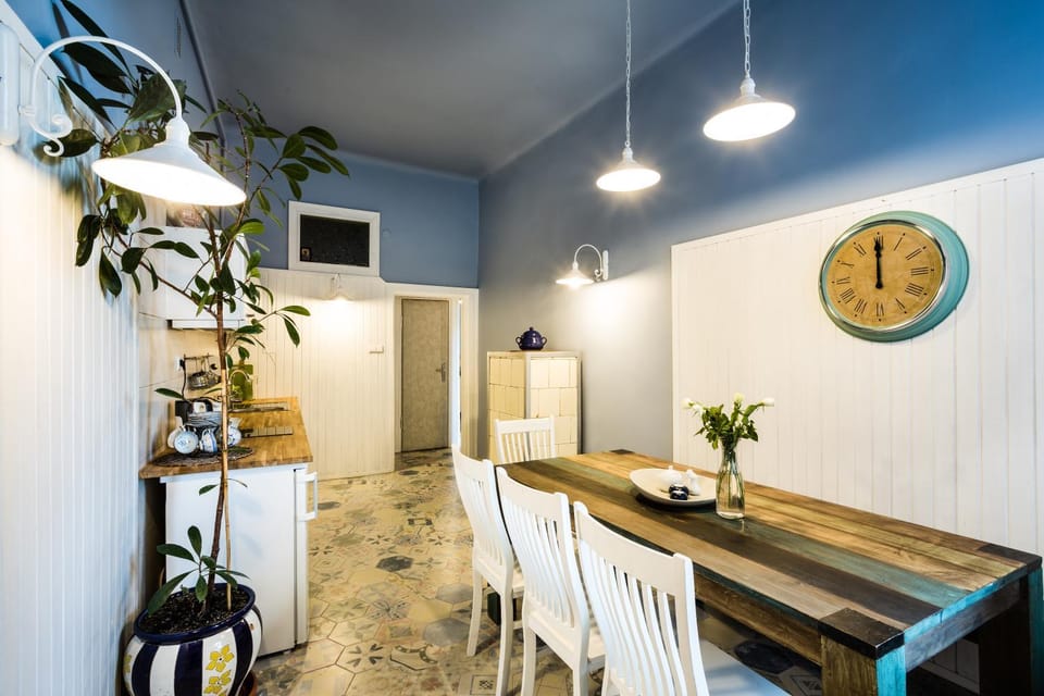 Kitchen or kitchenette, Photo of the whole room, Dining area