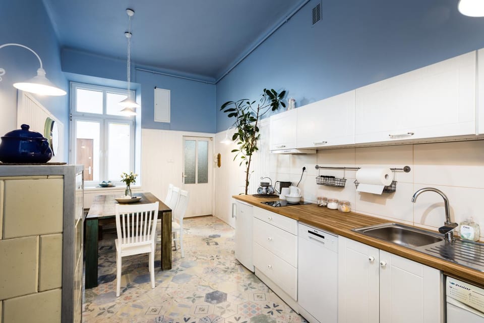 Coffee/tea facilities, Kitchen or kitchenette, Photo of the whole room, Dining area