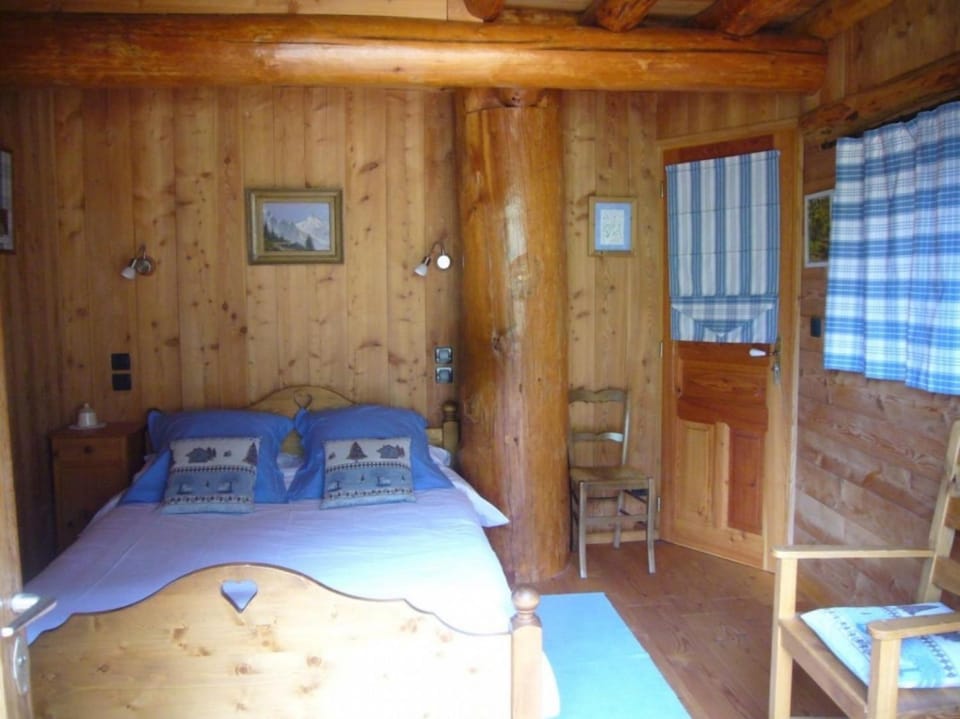 Property building, Living room, Bedroom