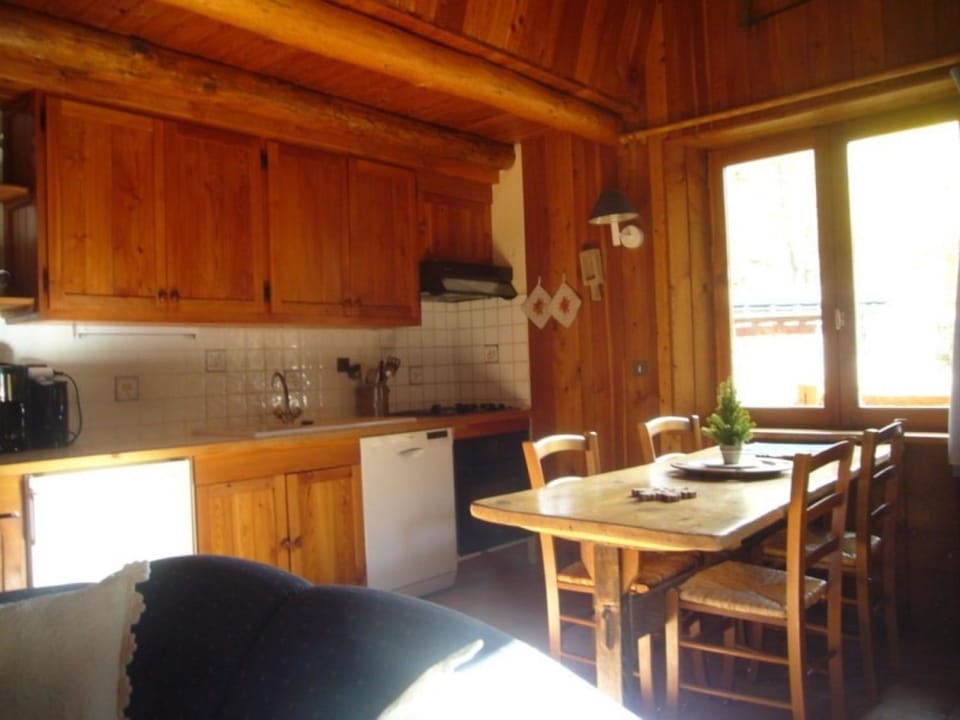 Property building, Kitchen or kitchenette, Living room
