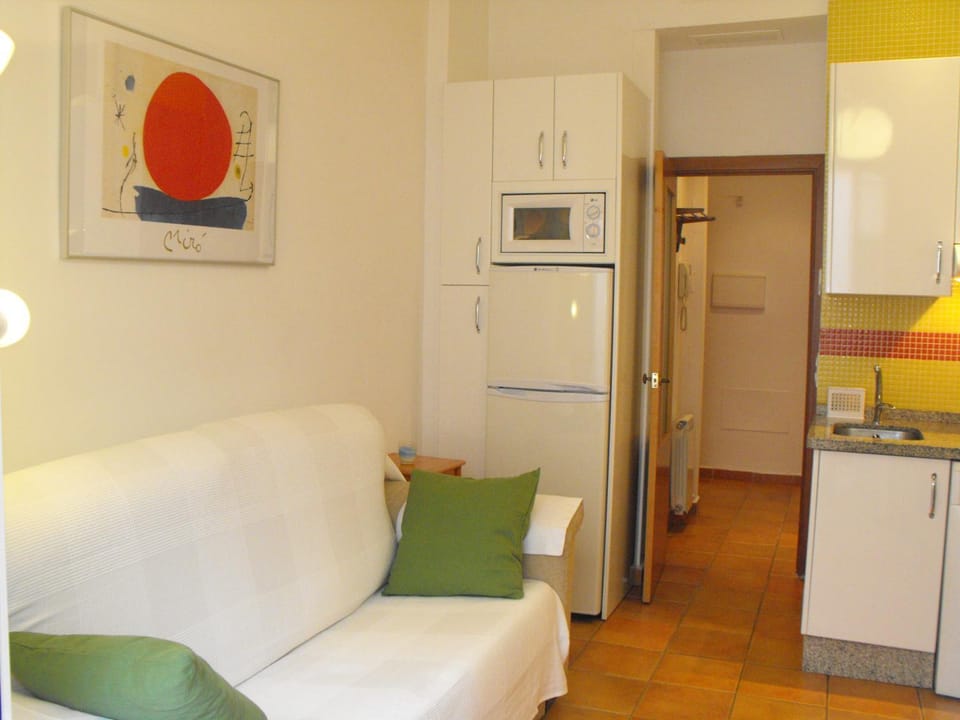 Kitchen or kitchenette, Living room