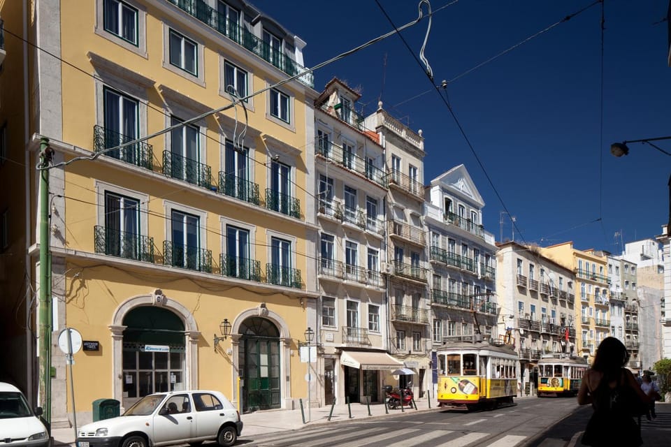 Property building, Day, City view, Location