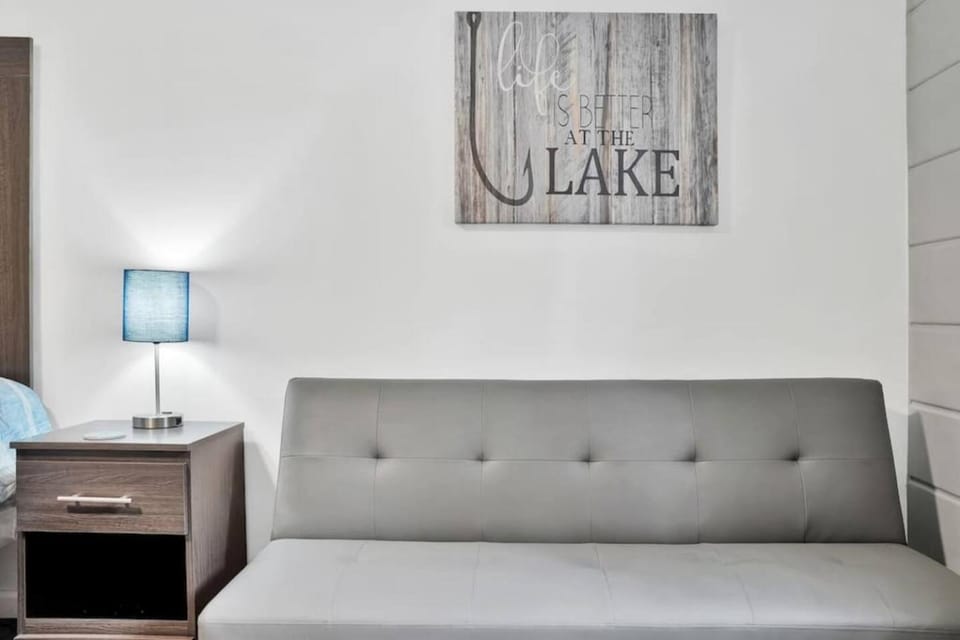 Room #10 - One King Bed Vacation rental in Houghton Lake